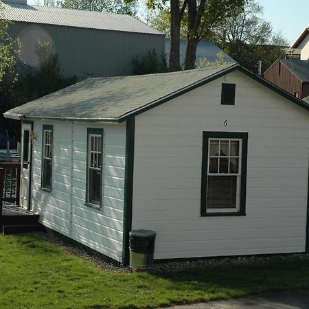 Channel Waterfront Cottages Weirs Beach Room photo