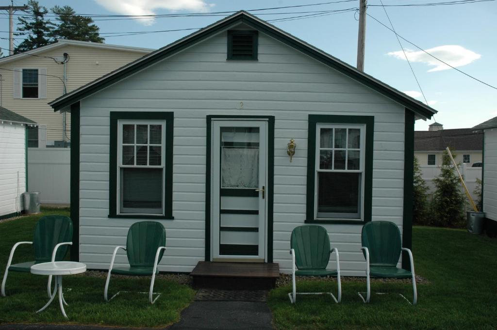 Channel Waterfront Cottages Weirs Beach Room photo