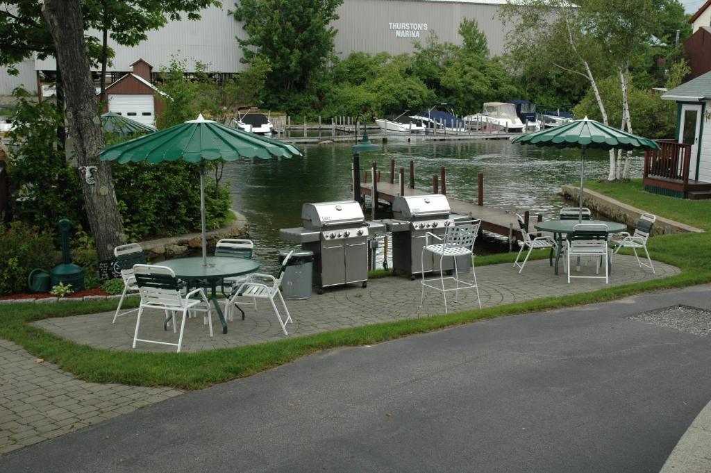 Channel Waterfront Cottages Weirs Beach Room photo