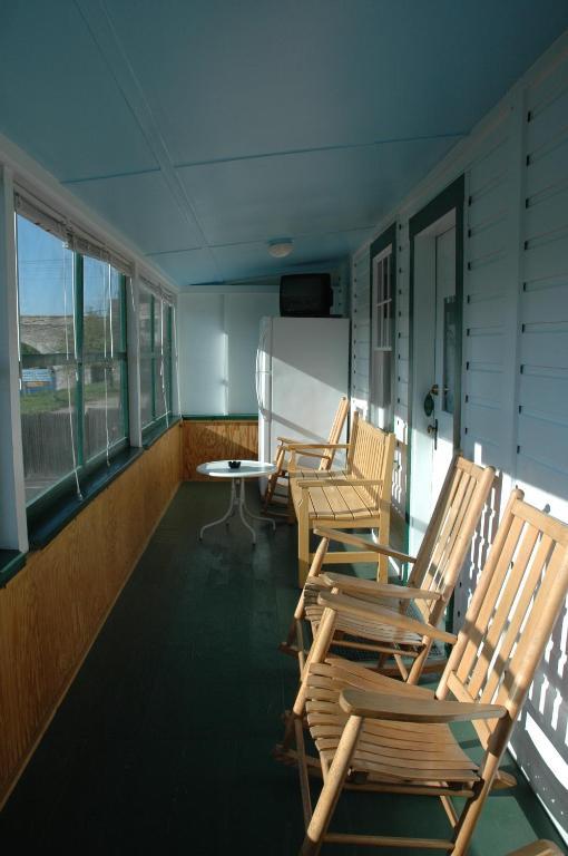 Channel Waterfront Cottages Weirs Beach Room photo