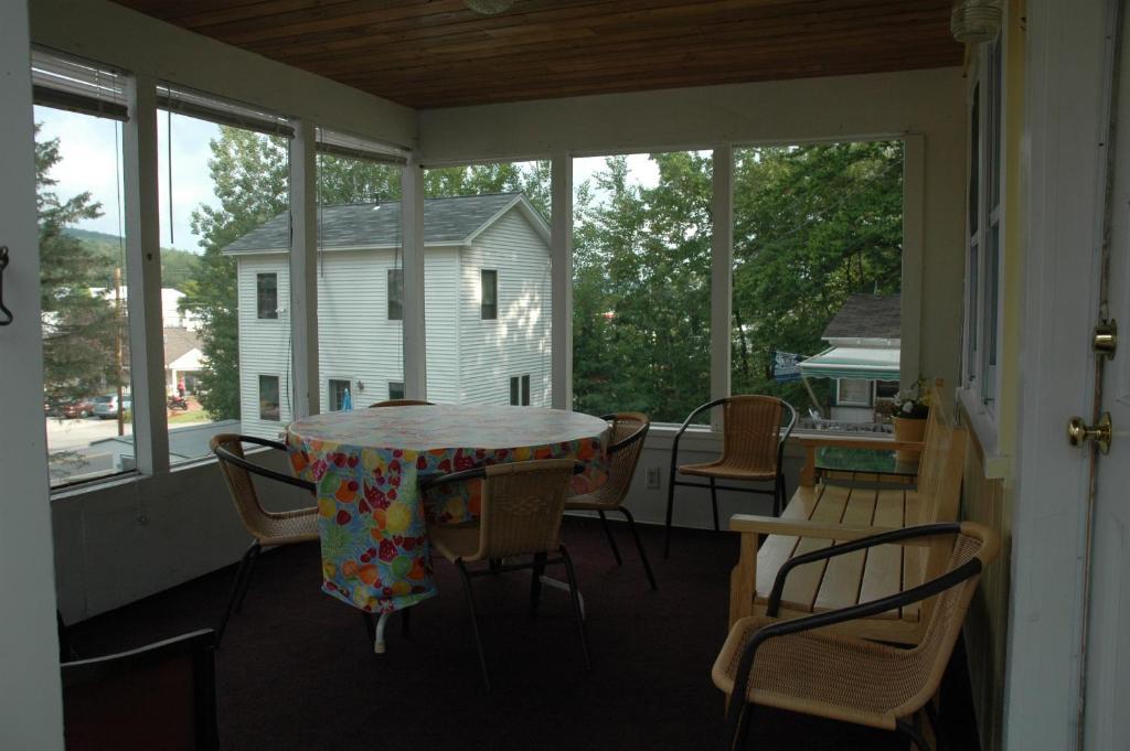 Channel Waterfront Cottages Weirs Beach Room photo