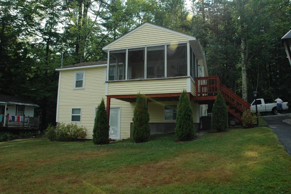 Channel Waterfront Cottages Weirs Beach Room photo