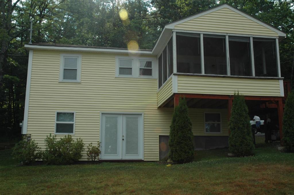 Channel Waterfront Cottages Weirs Beach Room photo